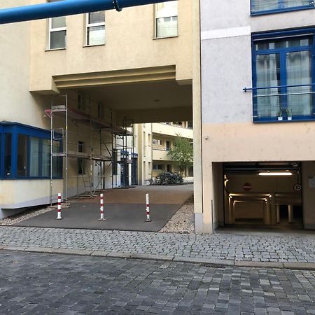 Sonnige Wohnung Im Zentrum Mit Terrasse U Tiefgarage - Netflix & Prime Lipsia Esterno foto