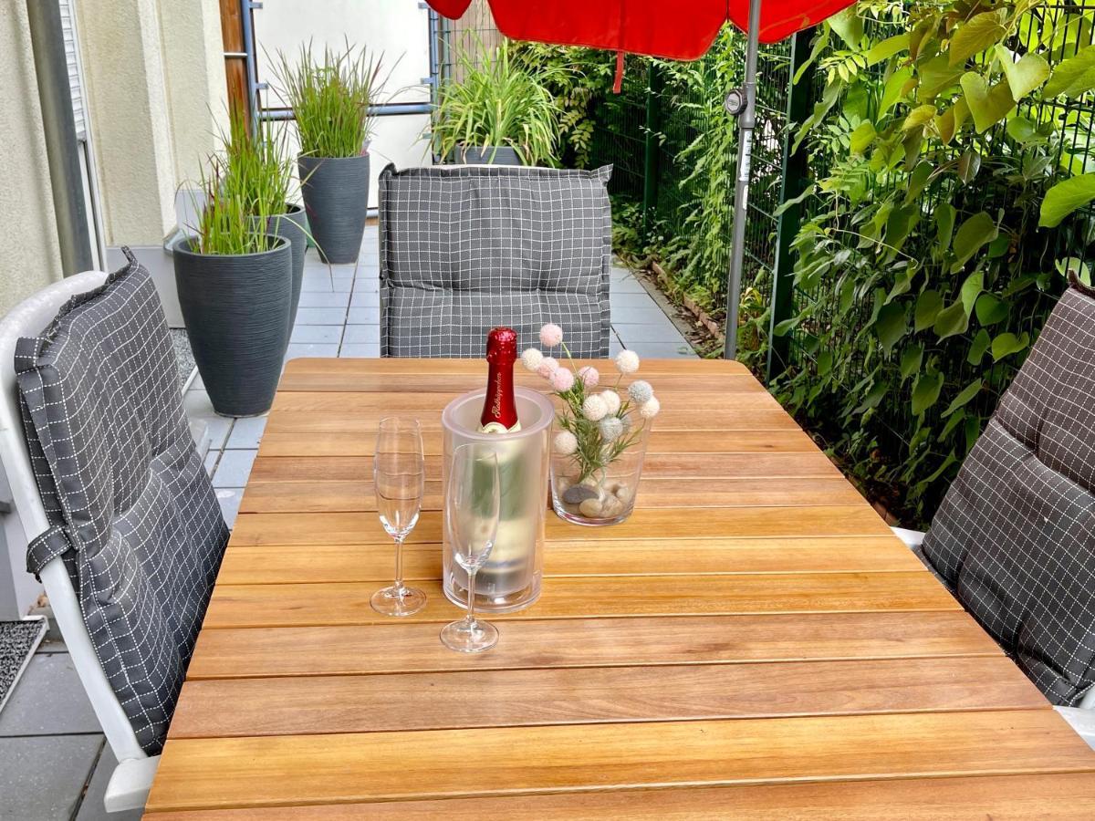 Sonnige Wohnung Im Zentrum Mit Terrasse U Tiefgarage - Netflix & Prime Lipsia Esterno foto
