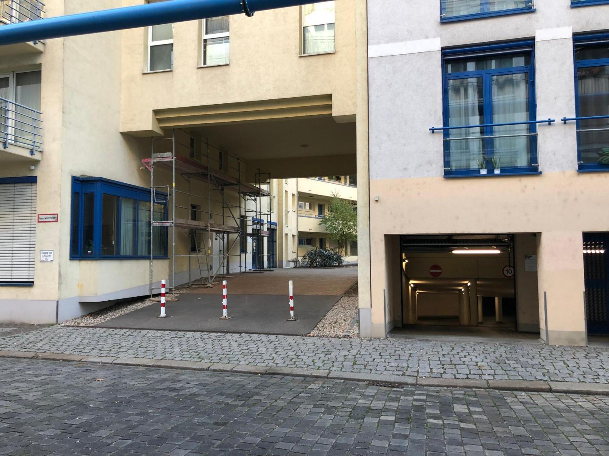 Sonnige Wohnung Im Zentrum Mit Terrasse U Tiefgarage - Netflix & Prime Lipsia Esterno foto